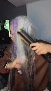 Está Esta es mi rutina después de lavar mi cabello, puedes usar cualquier crema para peinar, protector térmico y aceite. En mi caso uso secadora por que mi cabello tarda muco en secar al aire libre. | Yo me atrevo lucir mis canas (I love my silver hair)