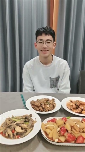 Liping's Family Dinner: A Heartwarming Tale of Tradition and Love