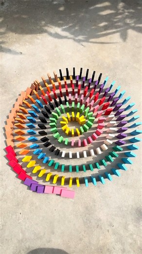 250 Domino Spiral Challenge 😱 Wait for the Perfect Fall! #Shorts