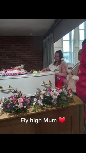 Chloe Ellis on TikTok