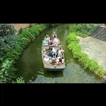 Gaylord Opryland Resort: The Most Stunning Hotel in Nashville?!