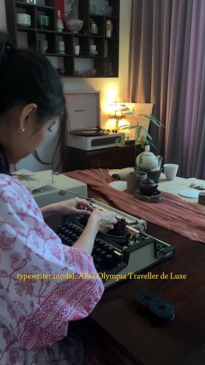 Restoring and Using a Vintage AEG Olympia Traveller Typewriter