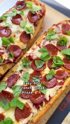 DIY French bread pizza! 🏈🍕What's your favorite pizza topping? #kroger #pizza #pizzarecipe #frenchbread #gamedayrecipes #easyrecipes @dangthatssweet