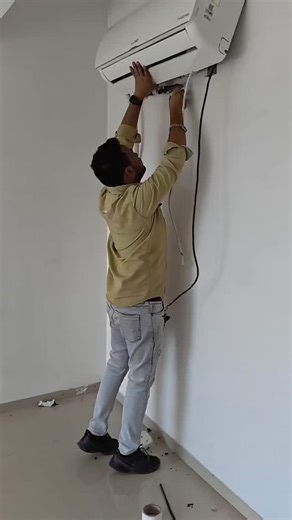 Raja Vahora on Instagram: "Lloyd inverter AC reinstallation 🛠️📍 Vadeli"