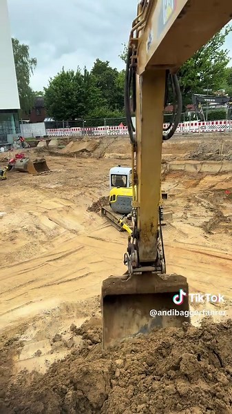 Baggerfahrer Videos: Unique Excavator Moments in Germany