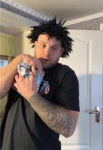 Відео користувача Натурал Альбертович (@natural_alberto) на тему «Astronaut In Space»