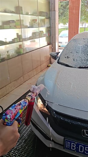 This short pressure washer handle is wild! It has a graffiti design all over it that catches the eye!