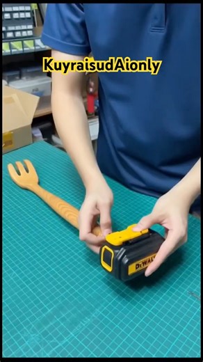 Smart Back Scratcher 🤖 Never Miss the Spot! #AItools #SmartGadget