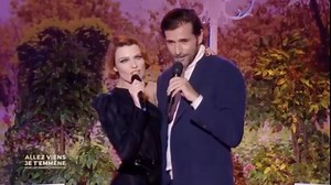 Elodie Frégé - la chanteuse dévoile être en couple avec un comédien