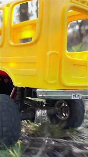 Trx4m (modified)| My gf finds old thrift store toys and mods them to fit her TRX4m K10 ‪@Traxxas‬