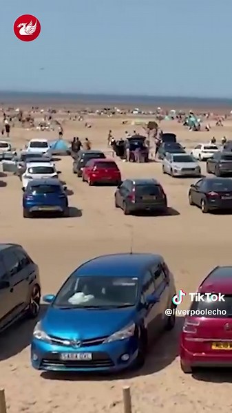 🚨 Police block road as people descend on Merseyside beaches Ainsdale beach and Formby beach car parks have been closed today as dozens of cars were spotted travelling towards the beachfront to enjoy the record breaking temperatures 🌞 #liverpoolecho #merseyside #localnews