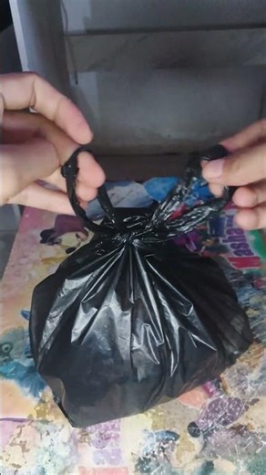 Secure Plastic Bag Knot — Tight Hold, Easy Release ♻️