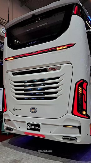 Bus Parwisata Subur Jaya with Strobo Lights at GIIAS 2024