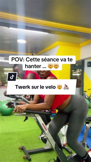 Augmentez la résistance, pédalez sur n’importe quelle musique, dansez, chantez, transpirez, brûlez des calories… le tout dans une ambiance ultra motivante 🔥🎶 C’est votre vibe ? 😄 Le spinning est bien plus qu’un simple entraînement : c’est une véritable expérience sportive et mentale. Il améliore la santé cardiovasculaire et le souffle, favorise la perte de poids et la perte de masse grasse, tout en offrant un renforcement musculaire ciblé (jambes, fessiers, sangle abdominale). Grâce à son fai