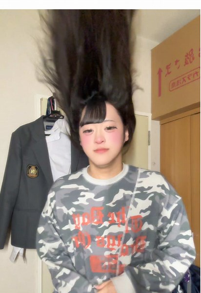 腰の皮膚が痛い? りょうが語る悩み