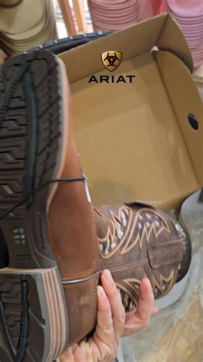 Botas ARIAT VentTEK con incorporación de paneles de malla para que el aire circule, ayuda a enfriar y mantener una mayor comodidad durante todo el dia. RECOMENDADAS #ARIAT LO MEJOR | OLD RANCH BOOTS