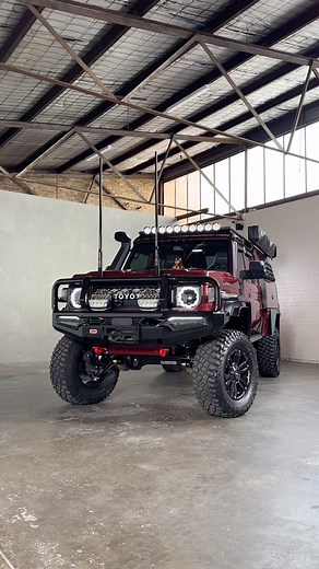 A little behind the scenes from when we shot the Mighty 79 MKII walk around… absolutely love the way this all came together 👍 Thanks to everyone for all their enthusiasm during the process. •Protection equipment, lighting, Linx @arb4x4 •Service Body @trig_point •Portal conversion @marks4wd •Chassis Extension @multidrivetechnology •ROH Vapours @roh_wheels •BFG KM3s tyres @bfgoodrichtires •Ceramic paint protection @autotriz.australia and @finerdetailindustries • Recovery boards @tred4x4 •UHF comm