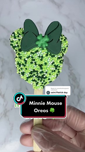 St. Patrick’s Day Minnie Mouse Oreos Tutorial