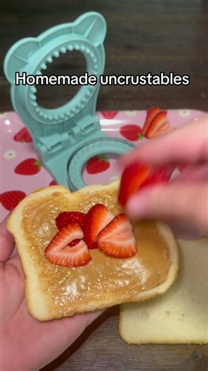 Perfect uncrustable at home in less than a minute 🥪 #kitchengadgets #kitchenproducts #kitchenfinds