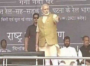 Video | PM silences ‘Modi, Modi’ chants during Nitish Kumar’s speech in Hajipur | The Times of India