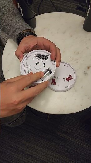 How to change batteries in a 2gig Glassbreak Detector