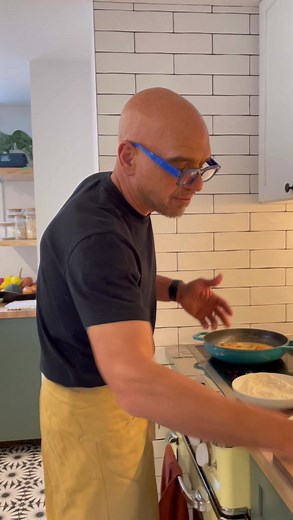 HAPPY THANKSGIVING!!!🦃….if you want some turkey today but don’t have time to cook a whole bird I’ve got you covered…. This is a super simple pan gravy turkey recipe that everyone will love…. Have a great holiday everyone 🦃🍗🍷.. for all those that have asked .. I am cooking in @katiepickens kitchen .. our culinary director for 15 years .. it’s where katie tests all the recipes etc .. and just a great kitchen .. just missing it up a little | Michael D. Symon