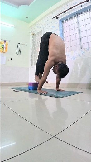 How to practice handstand with block #yoga #handstandpress