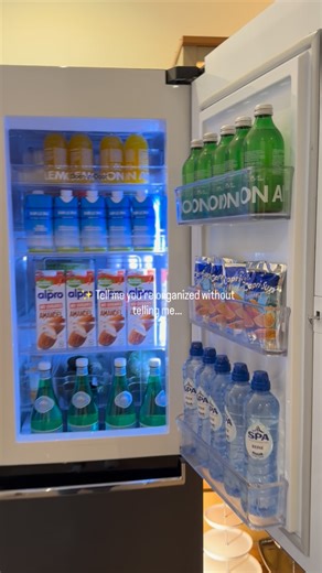 I help busy people create calm, functional interiors on Instagram: "Top 10 things you should NOT keep in the fridge (but almost everyone does): 1. Tomatoes 🍅 Cold ruins the flavor. They taste much better at room temperature. 2. Bread 🍞 Dries out faster in the fridge. Freezer > fridge. 3. Bananas 🍌 Turn brown and mushy when refrigerated. 4. Potatoes 🥔 Cold turns starch into sugar, changing the taste. Store in a cool, dark place. 5. Onions 🧅 Moisture makes them soft and moldy. Keep them out o