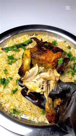 razaan_mohamed on Instagram‎: "مندي دجاج بالفرن بأيادي ليبيه سهل وسريع ♥️🤍🇱🇾 #ليبيا #تونس_الجزائر_المغرب_ليبيا_مصر_سوريا #اكل #مصر #طرابلس #اكل_ليبي #أكل_ليبي #طبخ #"‎