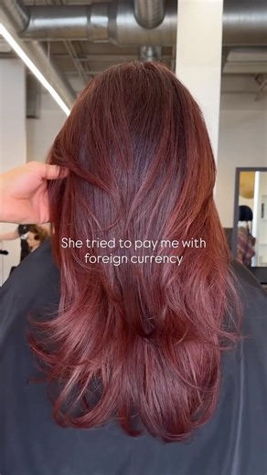 Carlos Rojas | Host & Hair Expert on Instagram: "NO BLEACH WAS USED😱She was feeling her Ariel 🧜‍♀️ red hair so much does she tried to pay me with seashells 🐚 and a dinglehopper 🍴 Formula: @matrix SoColor 3RR/5CG/7CC with 20vol on midshaft 👉5CG and 10vol or roots👉SuperSync 6RR+/7CC+ and 10vol on ends and on @philocalyhair invisible tape in extensions ❤️ DID I SLAY???? #arielredhair #redhair #matrixpartner #howto #fyp"