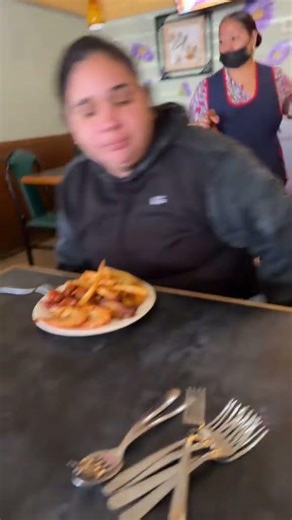 Comiendo comida China en el juguete #suscribete #apoyopliss ￼