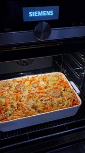 75K views · 471 reactions | קבלו מתכון מ-Krutit לאושפלו עוף בתבנית אחת, והכי חשוב - מוכן תוך פחות משעה ⏳ רחלי השתמשה בתנור סימנס בתוכנית תנור בשילוב מיקרוגל, שמפחיתה עד חצי מזמן הבישול! | Siemens Home IL - סימנס ישראל | Facebook