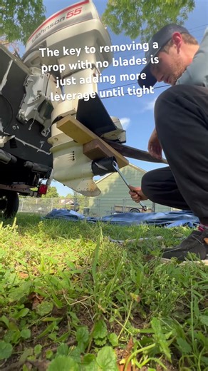 How to remove a boat prop with no blades! #boatersafety #boatingtips