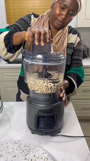 How to clean your beans in less that 2 minutes using a food processor! After soaking the beans overnight, use the the plastic blade for processor and not the metal blade. Press dice on the machine, I actually repeat the process over and over until I got all the peels and all the black eyes off the peas, because for this recipe you need a totally clean beans/peas! #viralpost #everyone #foryourpageシ #fypシ゚viralシ #sierraleoneanfood #followers #foryourpage #creator #creator #foryou #virals #africanf