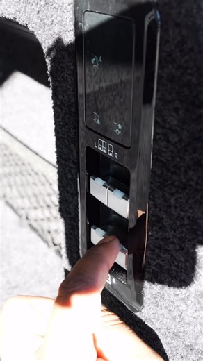 The third row rises and lowers with effortless precision, adding versatility and comfort to every journey. This is the Range Rover. #RangeRover | Land Rover Albany