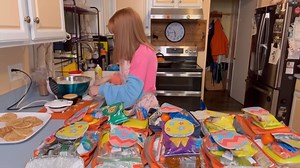 81K views · 1K reactions | 李MORNING ROUTINE FOR 10 KIDS李 Easter vibes all around with a festive breakfast of Easter Egg & Bunny Waffles, Hard Boiled Eggs, and Blueberries! For lunch, it’s classic and kid-approved with Sandwiches, Chips, GoGurt, Clementines, Carrots with Ranch, and Capri Suns. Dinner is still TBD—stay tuned! #DoughertyDozen #MorningRoutine #MealPrep #WelcomeToTheChaos 拾 | Dougherty Dozen | Facebook