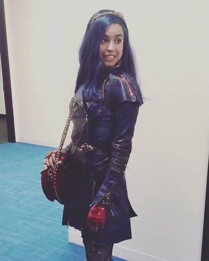 Evie Descendants 2 Behind the Looks