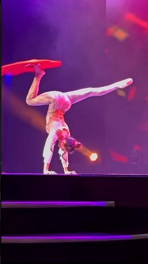 Incredible Upside-Down Acrobatics | Shanghai Circus in Branson