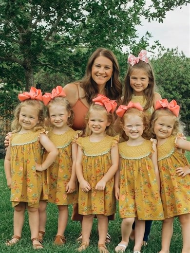 The famous Busby quintuplets have grown up, and fans are amazed by how much they’ve changed! 👶➡️👩 Some look just like their childhood selves, while one of the siblings stands out with a strikingly different appearance. 😮 Curious to see their latest photos and compare them to when they were babies? 👀👉👉 Check the top comment for the full gallery! 📸⬇️⬇️⬇️ | Love World