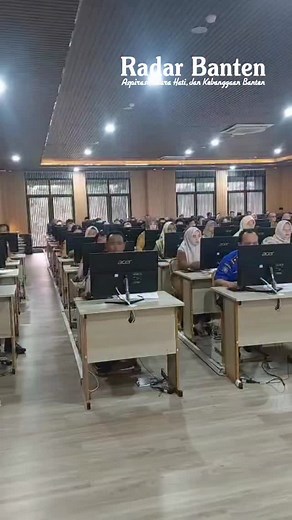 Ratusan ASN Pemkot Serang saat mengikuti Computer Assisted Competency Test (CACT) yang digelar di Badan Kepegawaian Daerah (BKD) Provinsi Banten. Tes ini merupakan tindak lanjut dalam penerapan manajemen talenta. Tes ini dilaksanakan selama enam hari, mulai Senin hingga Sabtu, 10–15 November 2025. Selengkapnya di radarbanten.co.id Folow untuk terus mendapatkan informasi terupdate seputar Provinsi Banten. #kotaserang #asnkotaserang #pemkotserang #bkn | Radar Banten