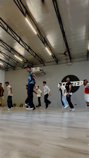 Hotstep Dance Studio | Did someone say “training”? 😅 A session full of knowledge, technique and challenge by @rohanpal_theace 🔥 Push mode on!! 📍... | Instagram