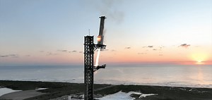 VÍDEOS: veja o propulsor da Starship voltando à base e a nave pousando no mar