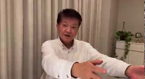 「京都府南丹市園部町の園部小の“卒業式の日”に消えた小5児童」が明らかにおかしすぎてゾッとする▫️概要3/23 8:00　父親が学校駐車場で降ろす3/23 8:30　担任が欠席を確認　　　　　→でも家族への連絡は…3/23 11:45　家族が迎えに来て発覚　　　　　→3時間以上放置3/24〜28　消防団が延べ460人で捜索　　　　　→かばん見つからず3/25　　　雨が降る←重要3/29　　　親族がかばんを発見▫️不審な点❶ 防犯カメラに一切映っていない→学校の敷地に入った形跡なし❷ 黄色い帽子・黄色いランリュック→これほど目立つのに目撃情報ゼロ❸ かばんは地元民も通らない峠道で発見→「子どもが1人で行く道じゃない」と住民証言❹ 何度も捜索した場所から突然発見→前日も捜索していたのに❺ 雨が降ったのにかばんがぬれていない→25日以降に置かれた可能性→動物の仕業なら必ず濡れている、しかし濡れてないという事は確実に人為的❻小5の児童が卒業式に出席するのを何故知っていた？→ 安達結希君の知り合い若しくは学校の行事予定を知っていた人物？計画的犯行の可能性大考察してみると👇