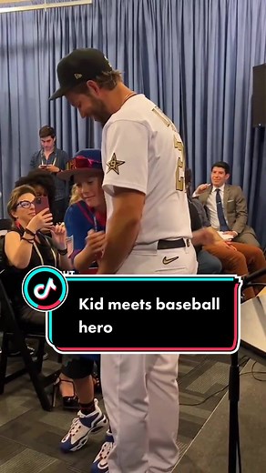 What this boy says when he meets #Dodgers star Clayton Kershaw will make you cry 😭 #MLB #baseball #sportstok