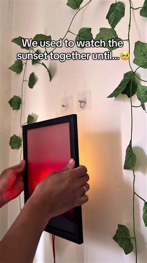She really love it my interactive sunset 🧡 #sunset #sunsetlamp #decoration #sunlamp #roomdecor
