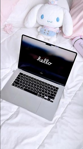 MacBook Air 15″ M3 Silver Unboxing with Detailed Close-Up