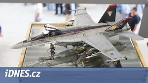 Mistrovské ruce plastikových modelářů zářily na letošní výstavě E-Day - iDNES.cz