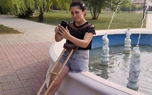 Margarita Amputee，SAK单拐