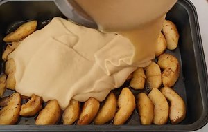 PREVRNUTI KOLAČ SA JABUKAMA. Ovaj kolač pravim tri dana zaredom. Brzi kolač sa jabukama!