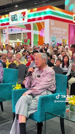 Tun Mahathir Joins Absolut Bazaar at MITEC in 2025